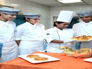 How to Choose the Best Institute for Bakery and Patisserie Course?